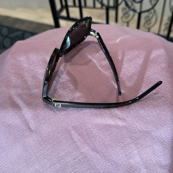 🔥Fendi🔥Sunglasses🔥Made in Italy🔥 - Picture 5 of 5